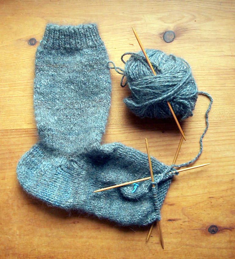 handspun socks pattern at countrywool